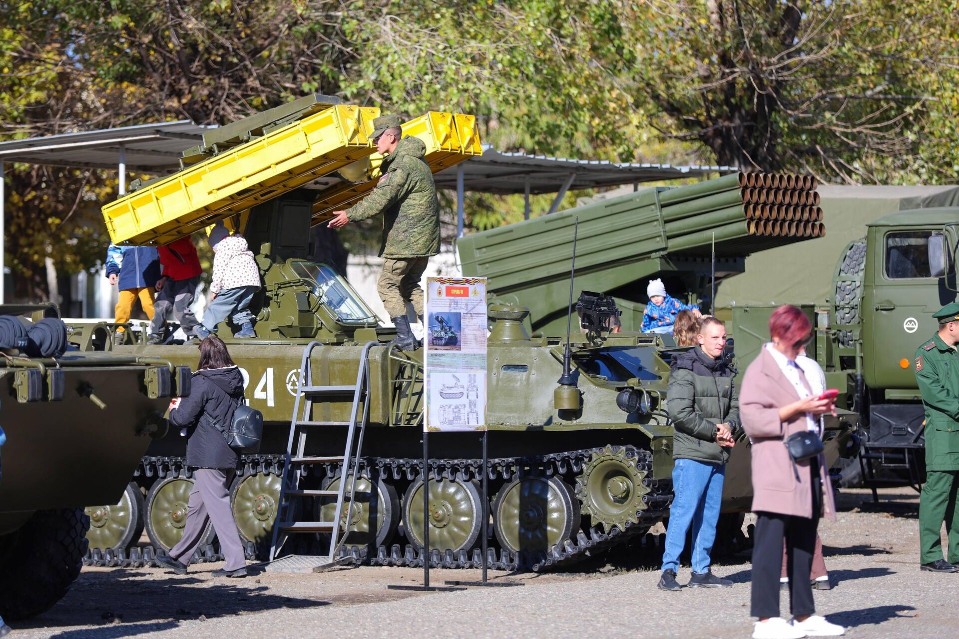 Празднование Дня народного единства на территории 102 российской военной базы (2 ноября 2025). Гюмри - Sputnik Արմենիա, 1920, 02.11.2025