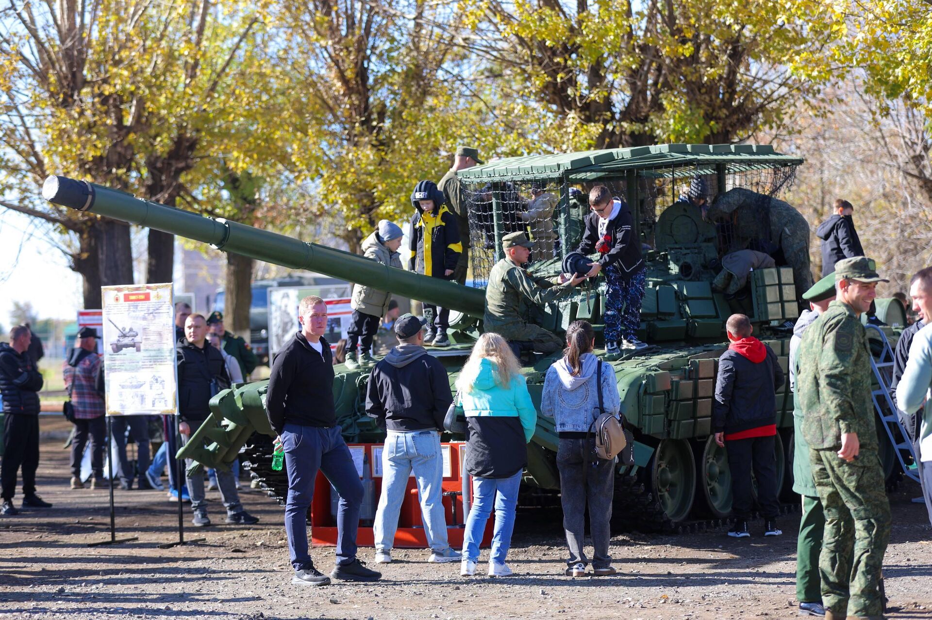Празднование Дня народного единства на территории 102 российской военной базы (2 ноября 2025). Гюмри - Sputnik Արմենիա, 1920, 02.11.2025