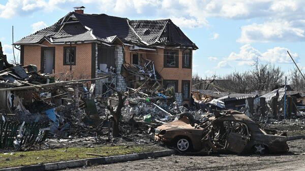 Разрушенные строения в Судже. Архивное фото - Sputnik Армения