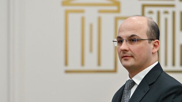 Директор СНБ Андраник Симонян перед началом заседания постоянных комиссий НС по обсуждению госбюджета 2026 (3 ноября 2025). Еревaн - Sputnik Армения