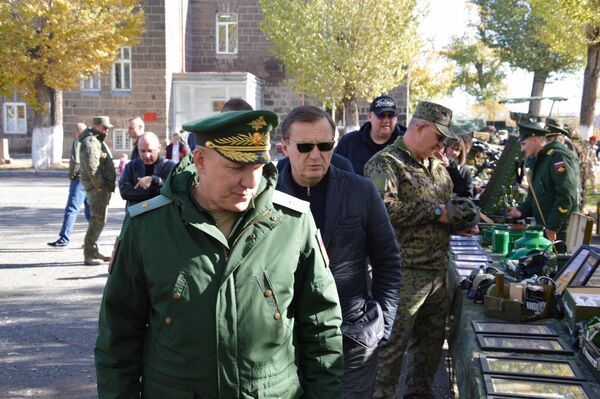 На военной базе ЮВО в Армении прошли торжественные мероприятия, посвященные празднику День Народного Единства (4 ноября 2025). Гюмри На военной базе ЮВО в Армении прошли торжественные мероприятия, посвященные празднику День Народного Единства (4 ноября 2025). Гюмри - Sputnik Армения