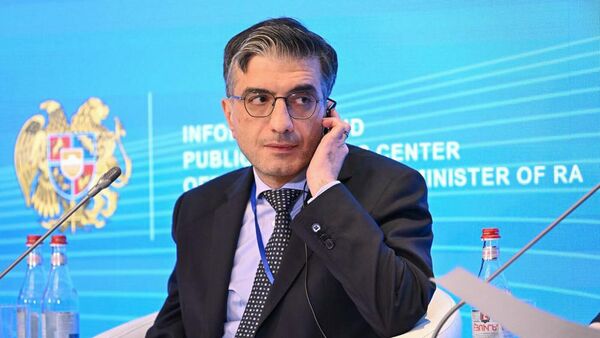 Заур Шириев на ежегодном международном двухдневном мероприятии Форум Орбели: построение мира и многостороннего сотрудничества (4 ноября 2025). Еревaн - Sputnik Армения