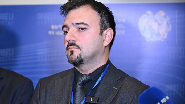  Բաքվի Թոփչուբաշովի անվան վերլուծական կենտրոնի համահիմնադիր և տնօրեն Ռուսիֆ Հուսեյնովը - Sputnik Արմենիա