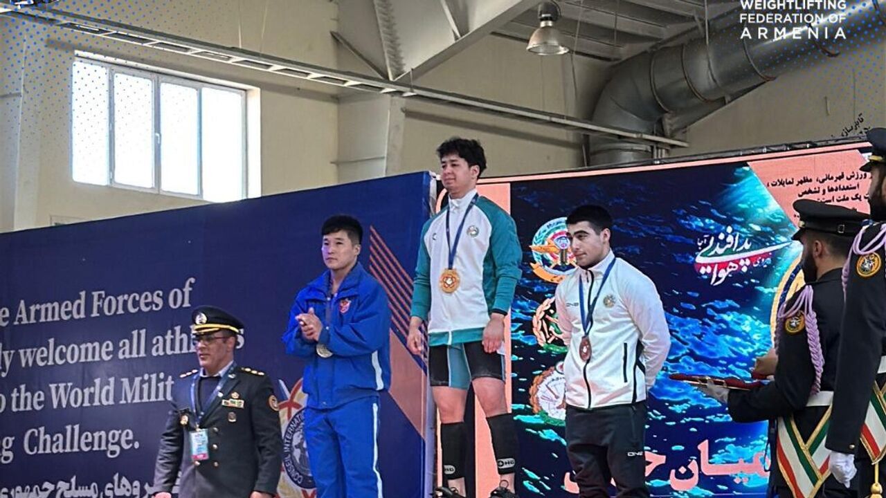 Ұйықтап жатқан адамды соратын бейне Порно соңына дейін