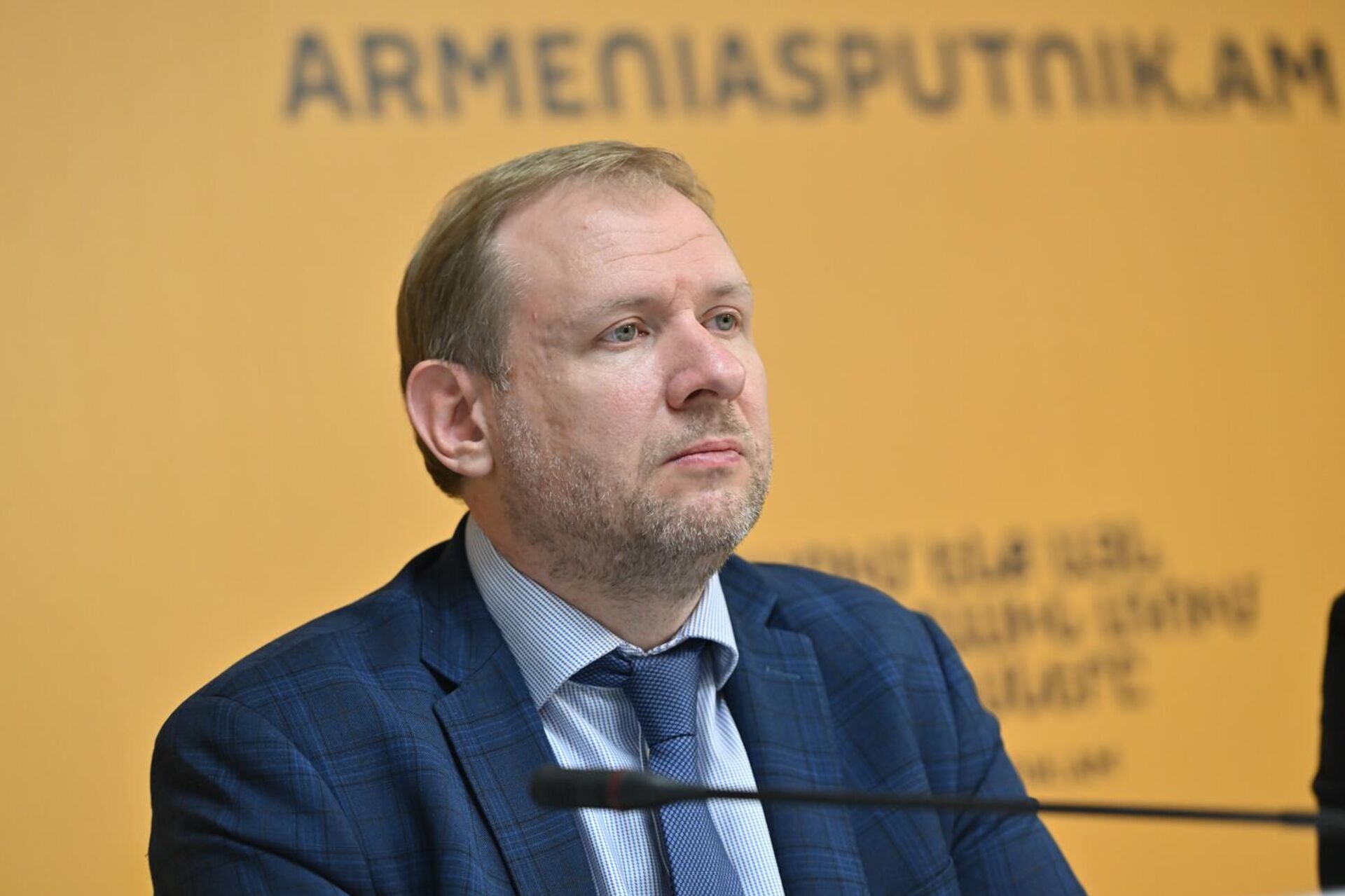 Генеральный директор ЮКЖД Алексей Мельников на совместной с главой Федерации туризма Армении пресс-конференции (5 ноября 2025). Еревaн - Sputnik Արմենիա, 1920, 05.11.2025