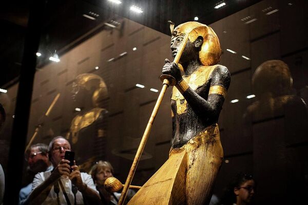 Деревянный страж, некогда стоявший у запечатанных врат усыпальницы фараона Тутанхамона. - Sputnik Армения