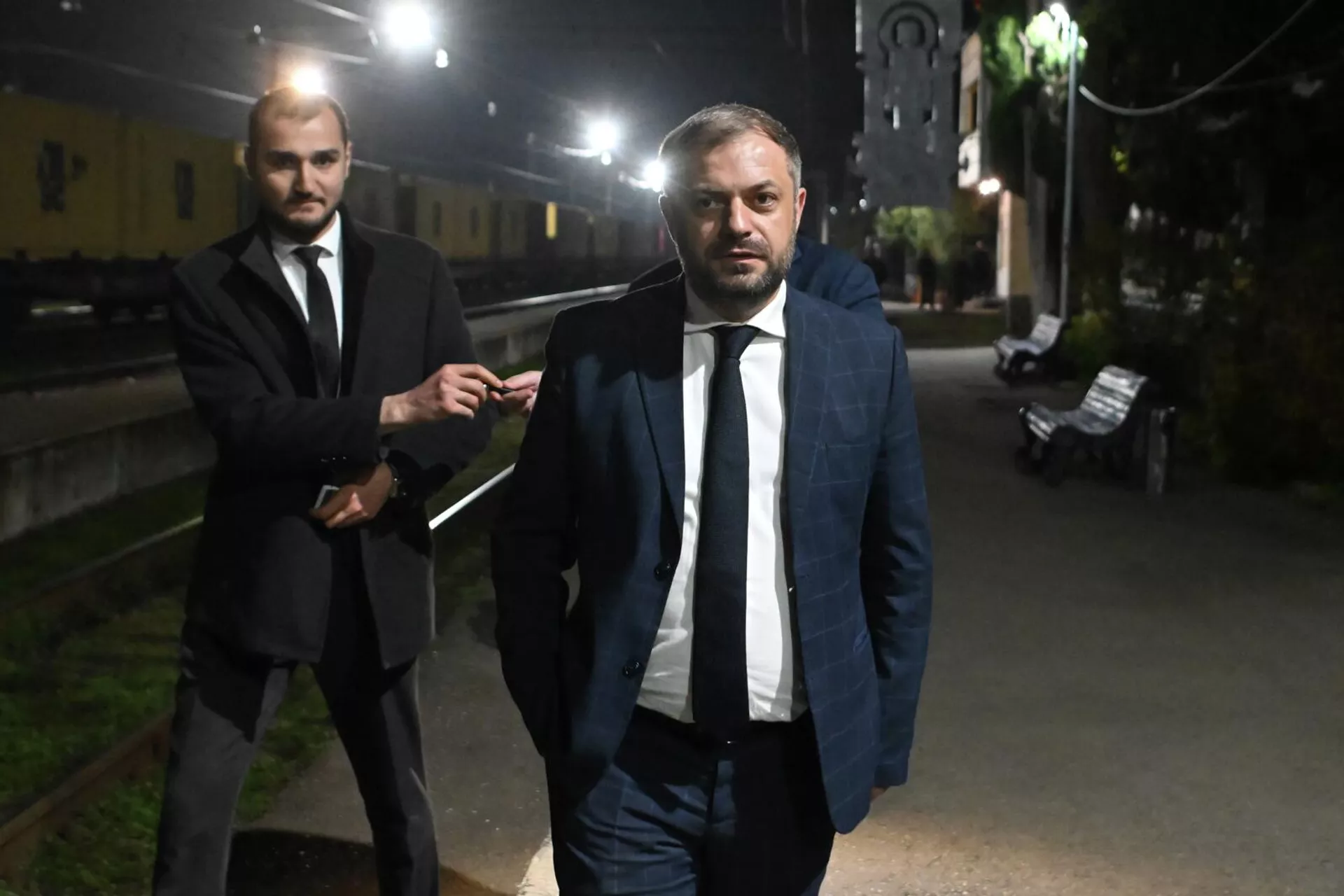 Министр экономики Геворг Папоян на станции Айрум встречает первую партию российской пшеницы, прибывшей по железной дороге через Азербайджан (6 ноября 2025). Тавуш - Sputnik Армения, 1920, 06.11.2025