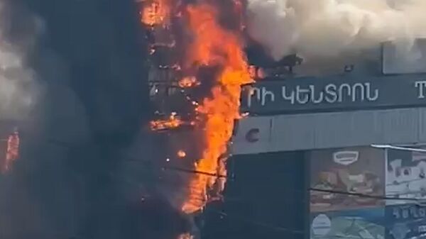 Խոշոր հրդեհ է բռնկվել Կոմիտասի Yerevan City սուպերմարկետում - Sputnik Արմենիա