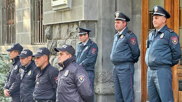 Сотрудники полиции  - Sputnik Армения