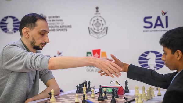 Роберт Ованнисян одержал победу над гроссмейстером из Индии Раунаком Садхвани со счетом 2:0 в тай-брейке по быстрым шахматам - Sputnik Армения