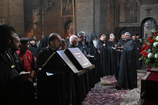 Священники на совместной молитве в Мугни - Sputnik Армения