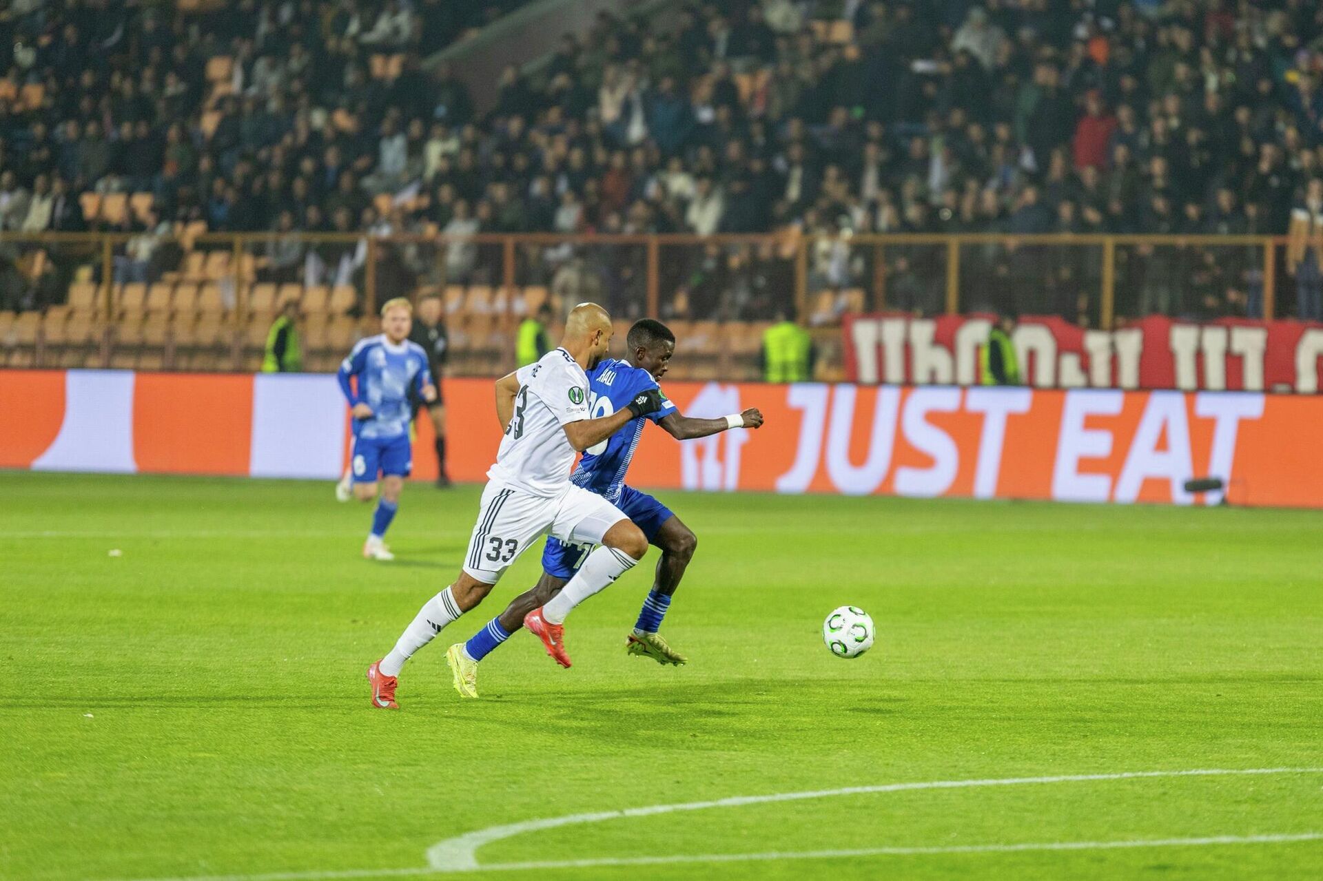 Борьба за мяч во время матча между ФК Ноа и Сигма Оломоуц в Лиге конференций УЕФА (6 ноября 2025). Еревaн - Sputnik Արմենիա, 1920, 06.11.2025