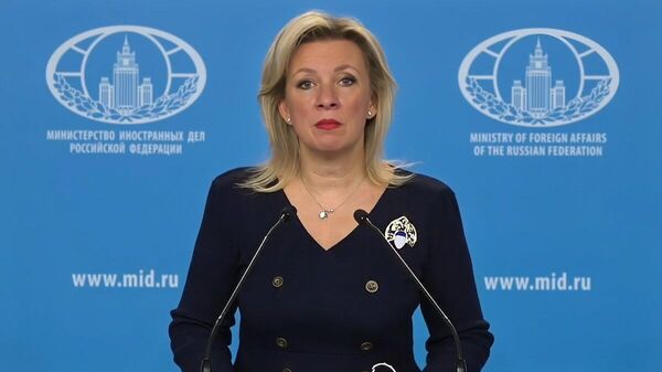 Мария Захарова во время еженедельного брифинга (7 ноября 2025). Москва - Sputnik Армения