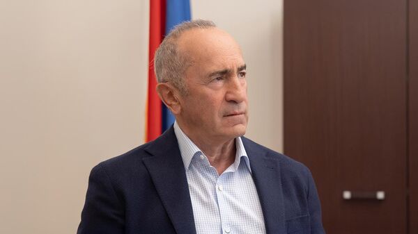 Роберт Кочарян дал интервью комментатору новостной программы Айлур 5-ого канала Ларе Аракелян (9 ноября 2025). Еревaн Роберт Кочарян дал интервью комментатору новостной программы Айлур 5-ого канала Ларе Аракелян (9 ноября 2025). Еревaн - Sputnik Армения