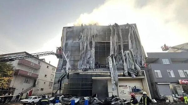 Последствия пожара  на парфюмерной фабрике (8 ноября 2025). Турция - Sputnik Армения