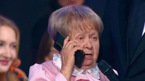 Это ведь Путин позвонил! — президент поздравил композитора Александру Пахмутову с днём рождения во время концерта, посвященного её 96-летию - Sputnik Армения