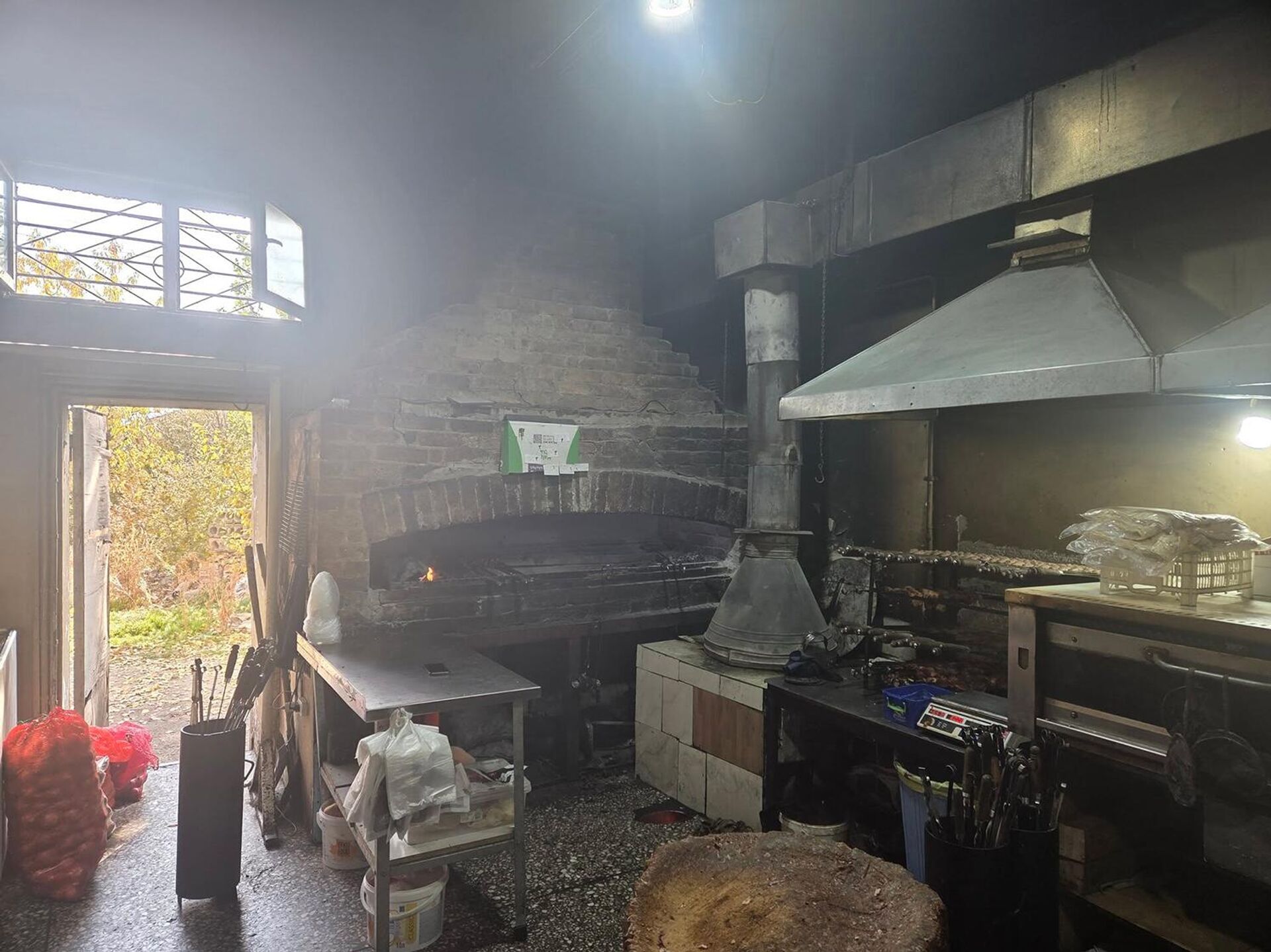 ՀՀ սննդամթերքի անվտանգության տեսչական մարմինը կասեցվել է ա/ձ Աշոտ Ղումաշյանին պատկանող հանրային սննդի օբյեկտի արտադրական գործունեությունը (Գյումրի) - Sputnik Արմենիա, 1920, 12.11.2025