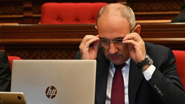 Премьер-министр Никол Пашинян во время правительственного часа в Национальном собрании (12 ноября 2025). Еревaн - Sputnik Армения