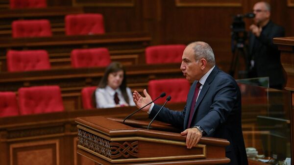 Премьер-министр Никол Пашинян во время правительственного часа в Национальном собрании (12 ноября 2025). Еревaн - Sputnik Армения