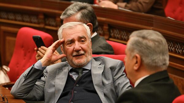 Депутаты Андраник Кочарян и Сергей Багратян во время правительственного часа в Национальном собрании (12 ноября 2025). Еревaн Депутаты Андраник Кочарян и Сергей Багратян во время правительственного часа в Национальном собрании (12 ноября 2025). Еревaн - Sputnik Армения