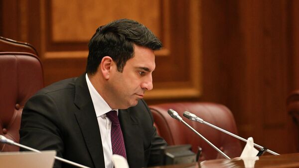 Спикер НС Ален Симонян во время правительственного часа в Национальном собрании (12 ноября 2025). Еревaн - Sputnik Արմենիա