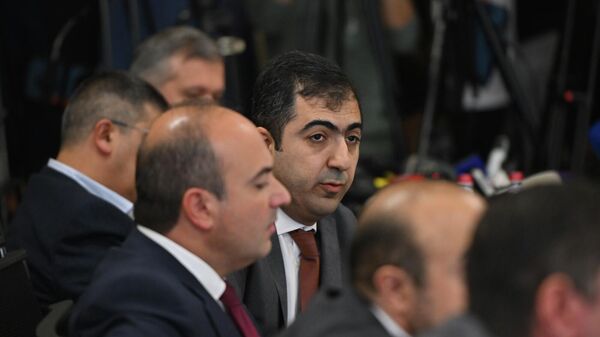 Арам Орбелян на заседании КРОУ Армении по вопросу лишения ЭСА лицензии №0092 (13 ноября 2025). Еревaн - Sputnik Армения