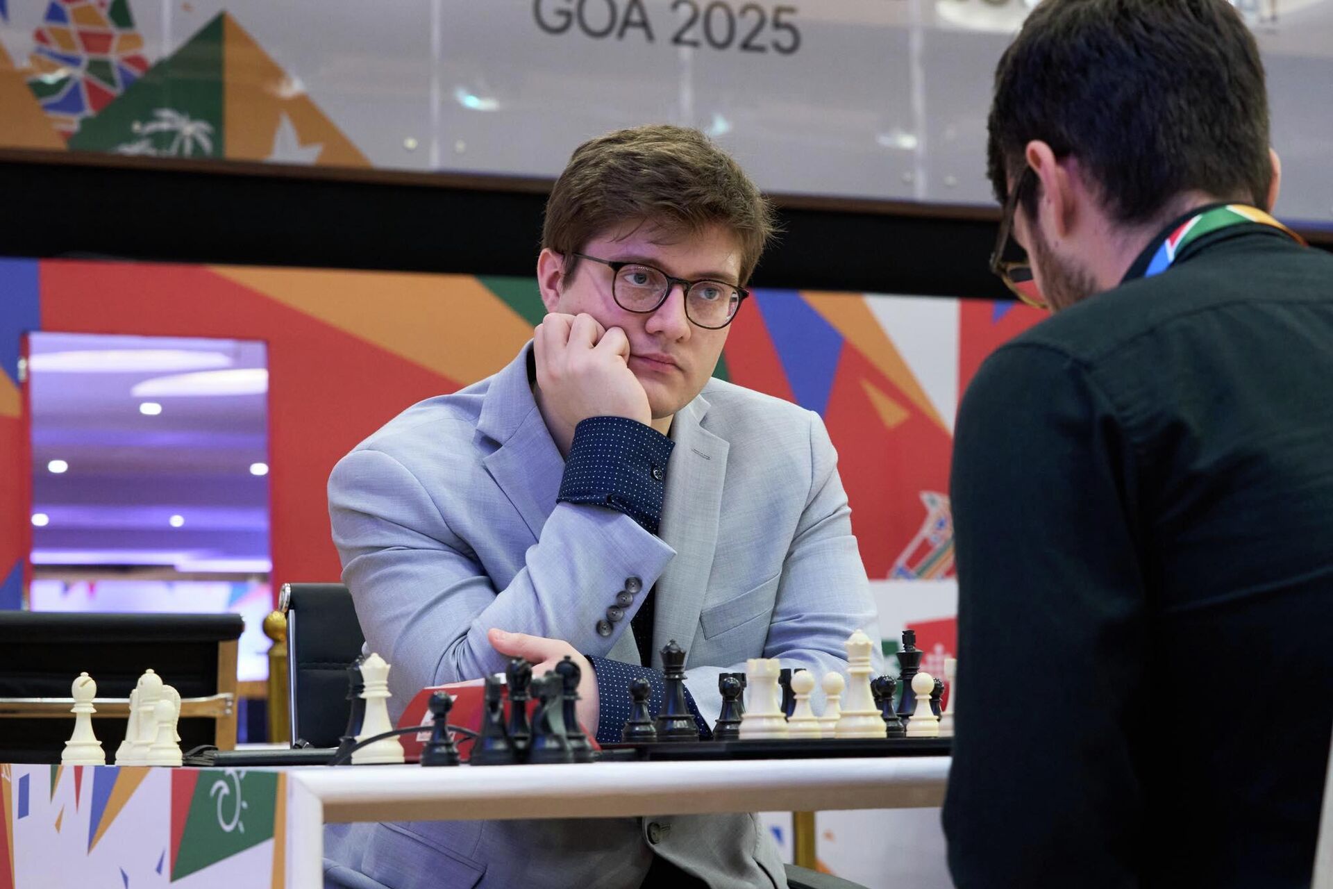 Партия четвертого раунда гроссмейстеров Самуэла Севяна (США) и Лоренцо Лодичи (Италия) на чемпионате мира по шахматам ФИДЕ (12 ноября 2025). Гоа - Sputnik Արմենիա, 1920, 13.11.2025