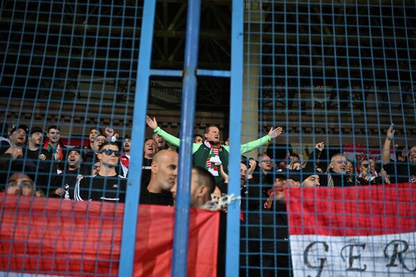 Болельщики сборной Венгрии перед началом отборочного матча чемпионата мира по футболу 2026 года между сборными Армении и Венгрии - Sputnik Армения