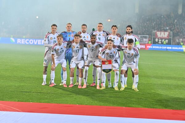 Футболисты сборной Венгрии перед началом отборочного матча чемпионата мира по футболу 2026 года между сборными Армении и Венгрии - Sputnik Армения