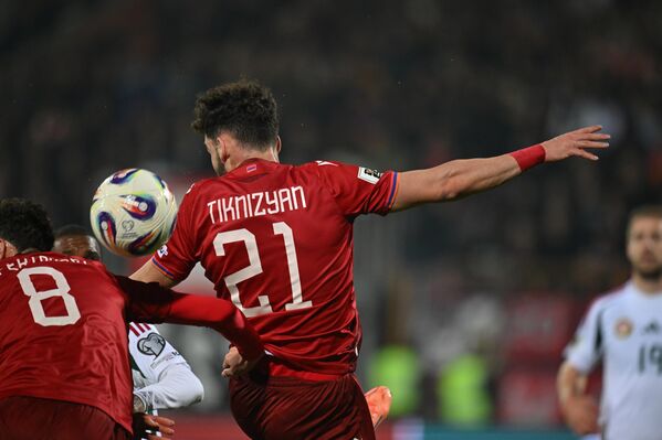 Наир Тикнизян во время отборочного матча чемпионата мира по футболу 2026 года между сборными Армении и Венгрии - Sputnik Армения