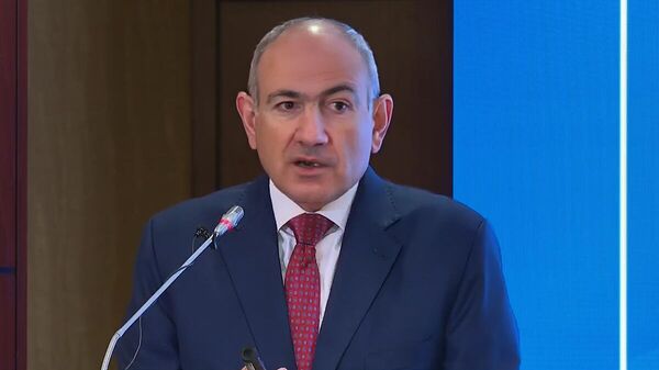 Премьер-министр Никол Пашинян на конференции Перекресток мира: развитие региональных коммуникаций и сотрудничества (14 ноября 2025). Еревaн - Sputnik Армения