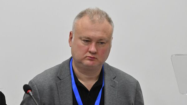 Владимир Киреев во время международного круглого стола Евразийская интеграция и перспективы экономического развития Республики Армения (14 ноября 2025). Еревaн - Sputnik Армения