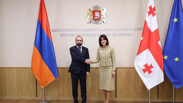 Встреча глав МИД Армении и Грузии Арарата Мирзояна и Маки Бочоришвили (14 ноября 2025). Тбилиси Встреча глав МИД Армении и Грузии Арарата Мирзояна и Маки Бочоришвили (14 ноября 2025). Тбилиси - Sputnik Армения