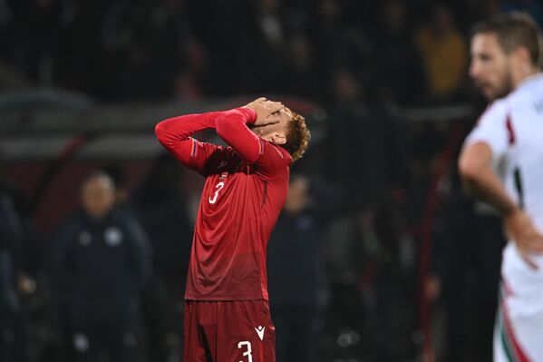 Реакция Эрика Пилояна после финального свистка отборочного матча чемпионата мира по футболу 2026 года между сборными Армении и Венгрии - Sputnik Армения