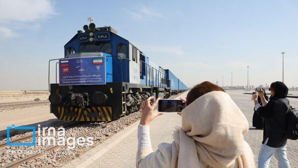 В Иран прибыл первый грузовой состав из России, доставивший крупную партию товаров транзитом через Центральную Азию - Sputnik Армения
