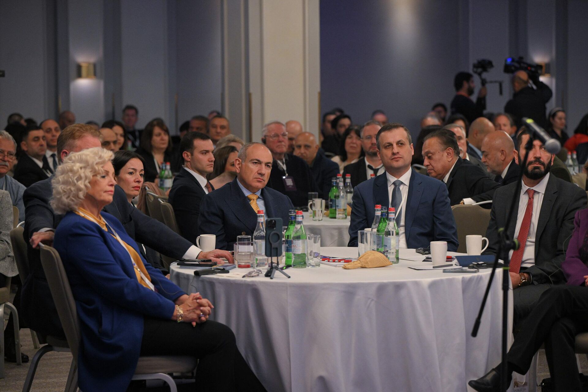 Премьер-министр Никол Пашинян принял участие в первом молитвенном завтраке Республики Армения (15 ноября 2025). Еревaн - Sputnik Армения, 1920, 15.11.2025