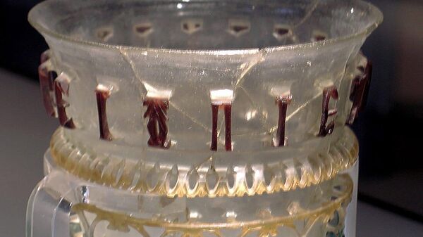 Древнеримскиe стеклянные сосуды с тайными знаками - Sputnik Армения