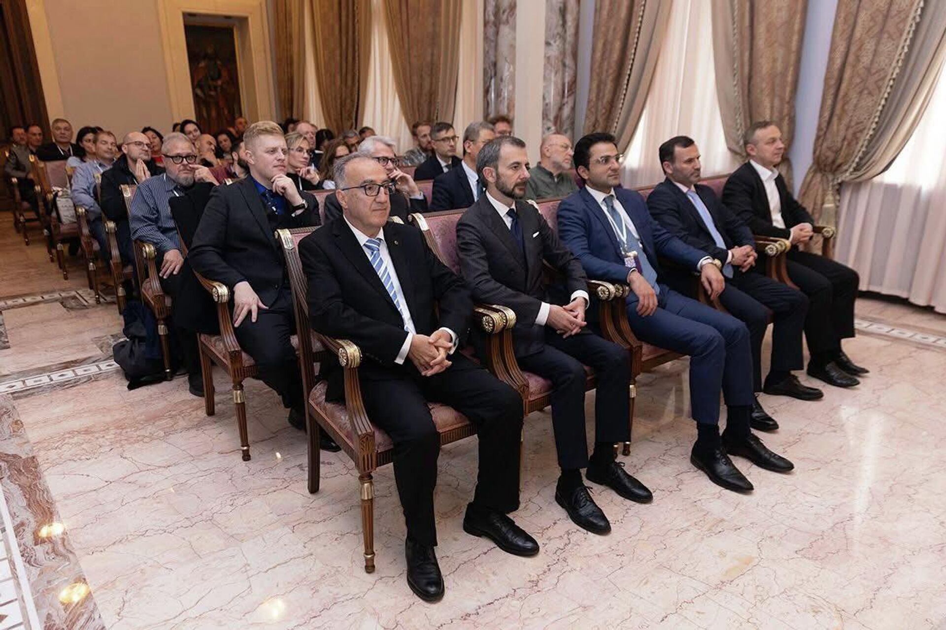 Ամենայն հայոց կաթողիկոսն ընդունել է «Աղոթքի նախաճաշ» նախաձեռնության մասնակիցներին - Sputnik Արմենիա, 1920, 16.11.2025