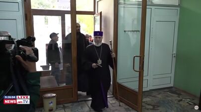 Ամենայն հայոց կաթողիկոս Գարեգին Երկրորդը քվեարկեց 14/11 ընտրատեղամասում