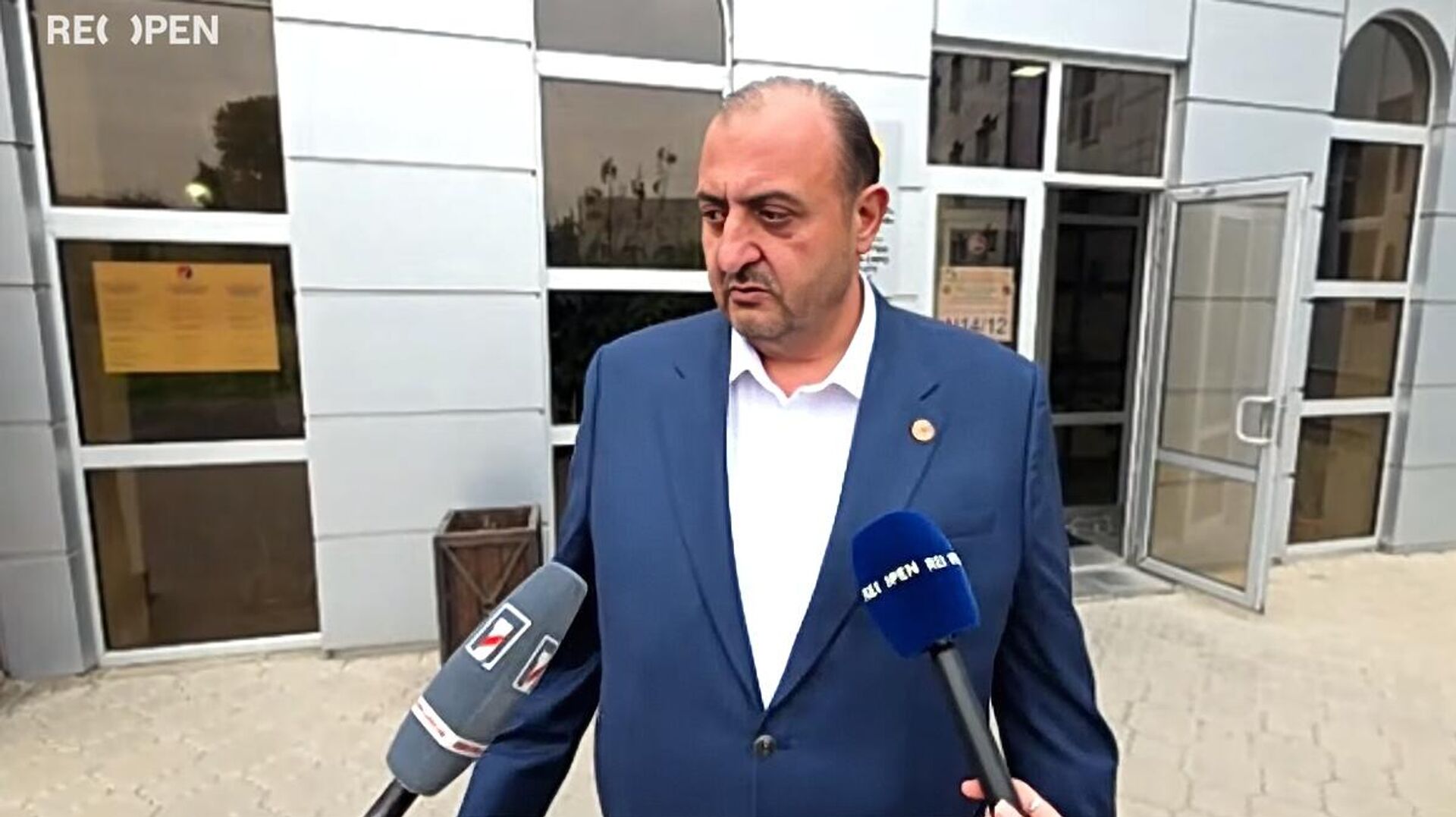 Кандидат в главы Вагаршапата Ваграм Авагян отвечает на вопросы журналистов после голосования (16 ноября 2025). Вагаршапат Кандидат в главы Вагаршапата Ваграм Авагян отвечает на вопросы журналистов после голосования (16 ноября 2025). Вагаршапат - Sputnik Армения, 1920, 16.11.2025