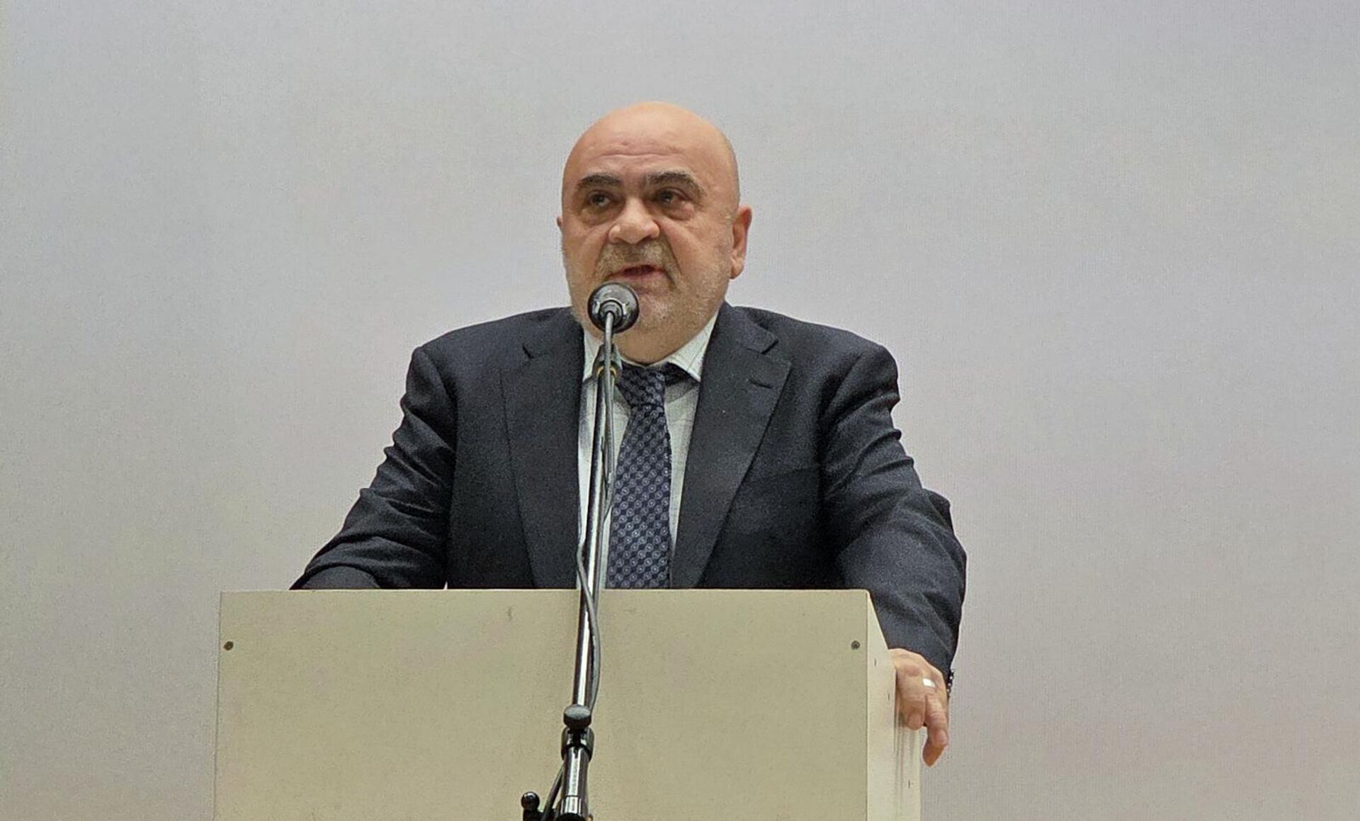 Председатель Национальной комиссии по телевидению и радио Тигран Акопян на II Российско-Армянском медиафоруме Искусственный интеллект в медиа: угрозы или новые возможности? в РАУ (17 ноября 2025). Еревaн Председатель Национальной комиссии по телевидению и радио Тигран Акопян на II Российско-Армянском медиафоруме Искусственный интеллект в медиа: угрозы или новые возможности? в РАУ (17 ноября 2025). Еревaн - Sputnik Армения, 1920, 17.11.2025