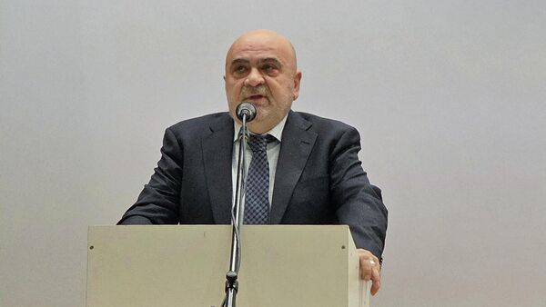 Председатель Национальной комиссии по телевидению и радио Тигран Акопян на II Российско-Армянском медиафоруме Искусственный интеллект в медиа: угрозы или новые возможности? в РАУ (17 ноября 2025). Еревaн - Sputnik Армения