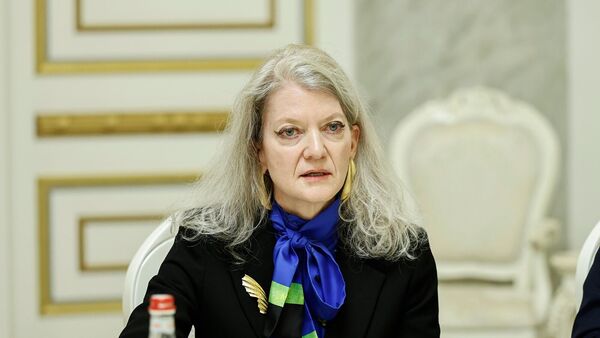 Заместитель государственного секретаря США Эллисон Хукер на встрече с премьер-министром Армении (17 ноября 2025). Еревaн - Sputnik Армения