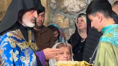 Глава Вайоцдзорской епархии ААЦ архиепископ Абраам Мкртчян во время воскресной литургии (16 ноября 2025). Хачик