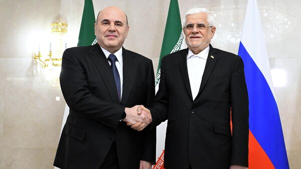 Միխայիլ Միշուստինը Մոսկվայում Իրանի առաջին փոխնախագահ Մոհամմադ Ռեզա Արեֆի հետ հանդիպման ժամանակ - Sputnik Արմենիա