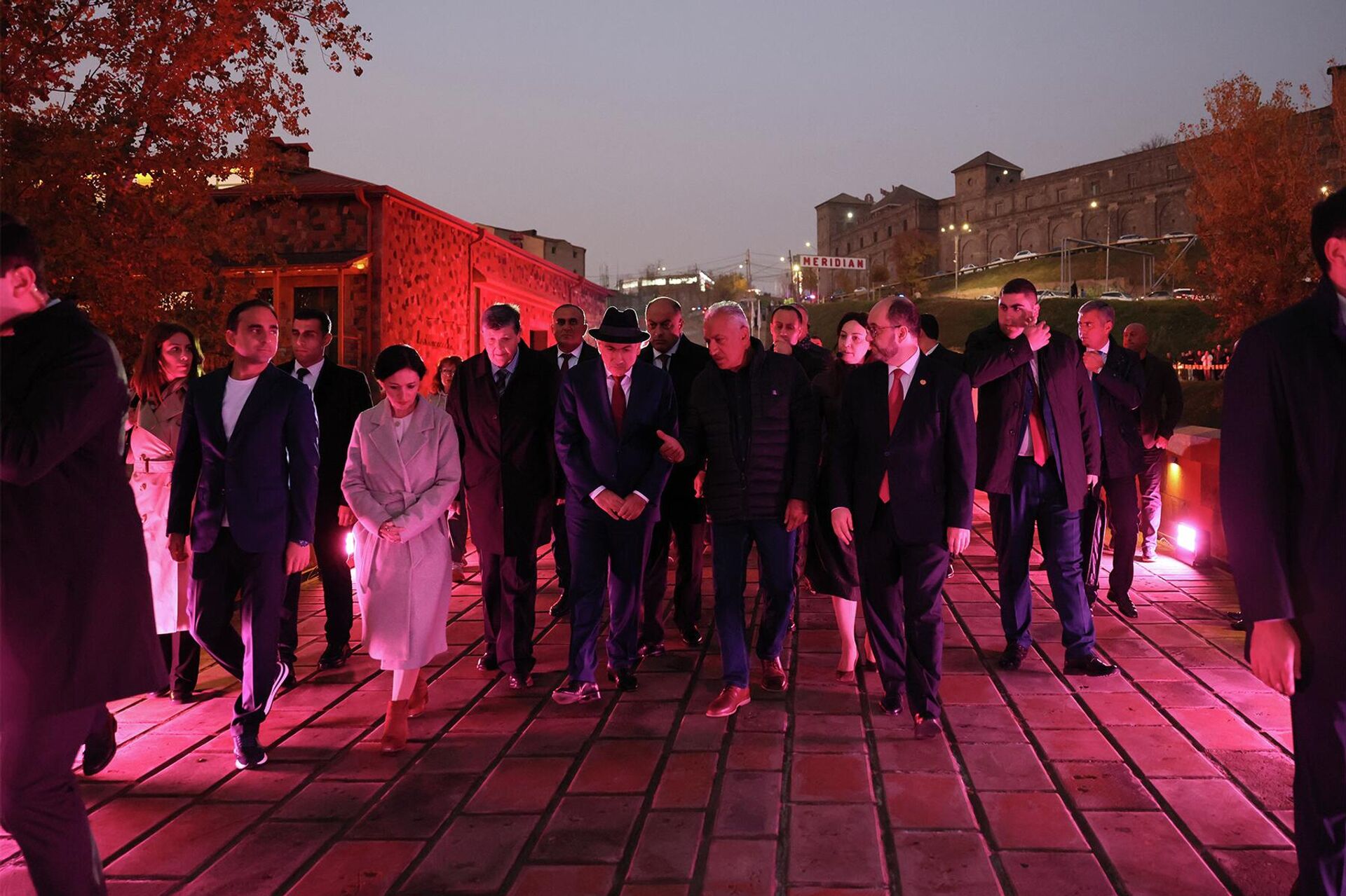 Исторический Красный мост открылся после реставрации (17 ноября 2025). Еревaн - Sputnik Արմենիա, 1920, 17.11.2025