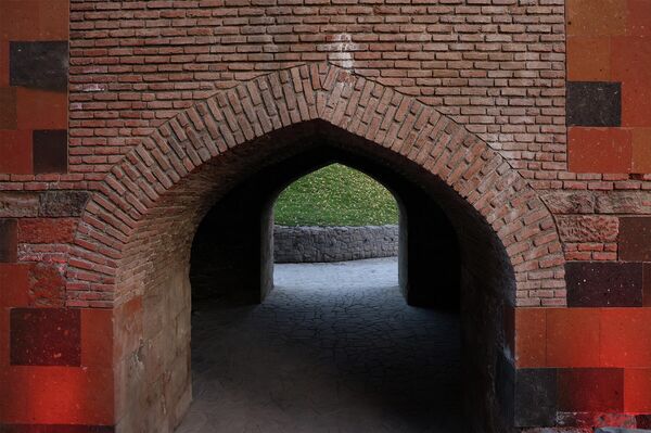 Երևանի Կարմիր կամուրջը վերականգնման աշխատանքներից հետո բացվել է - Sputnik Արմենիա