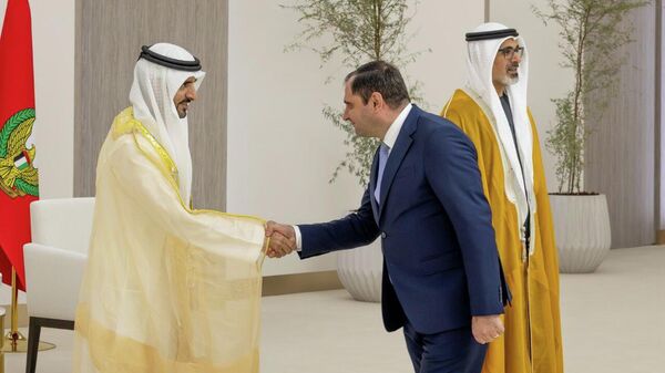 В рамках рабочего визита в Объединенные Арабские Эмираты министр обороны РА Сурен Папикян 17 ноября встретился с вице-премьером ОАЭ, министром обороны, наследным принцем Дубая, Его Высочеством шейхом Хамданом бин Мухаммедом бин Рашидом Аль-Мактумом - Sputnik Армения