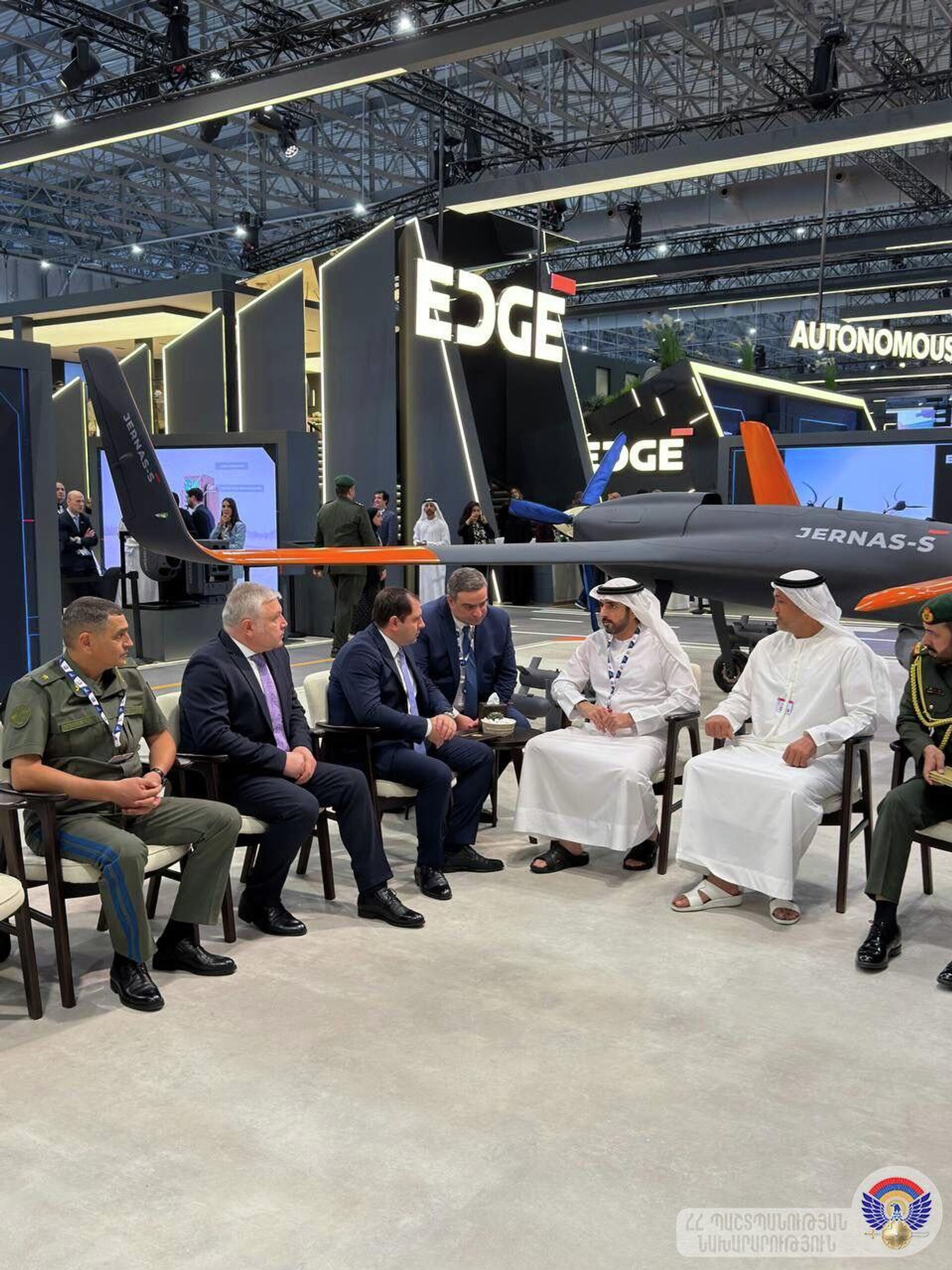 В рамках рабочего визита в Объединенные Арабские Эмираты министр обороны РА Сурен Папикян 17 ноября встретился с вице-премьером ОАЭ, министром обороны, наследным принцем Дубая, Его Высочеством шейхом Хамданом бин Мухаммедом бин Рашидом Аль-Мактумом - Sputnik Армения, 1920, 17.11.2025