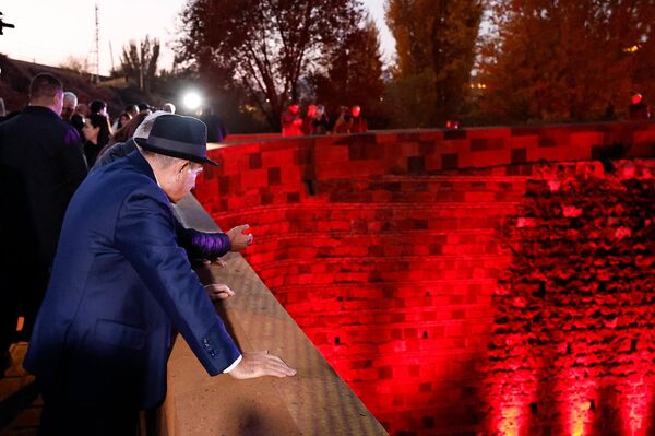 Երևանի Կարմիր կամուրջը վերականգնման աշխատանքներից հետո բացվել է - Sputnik Արմենիա